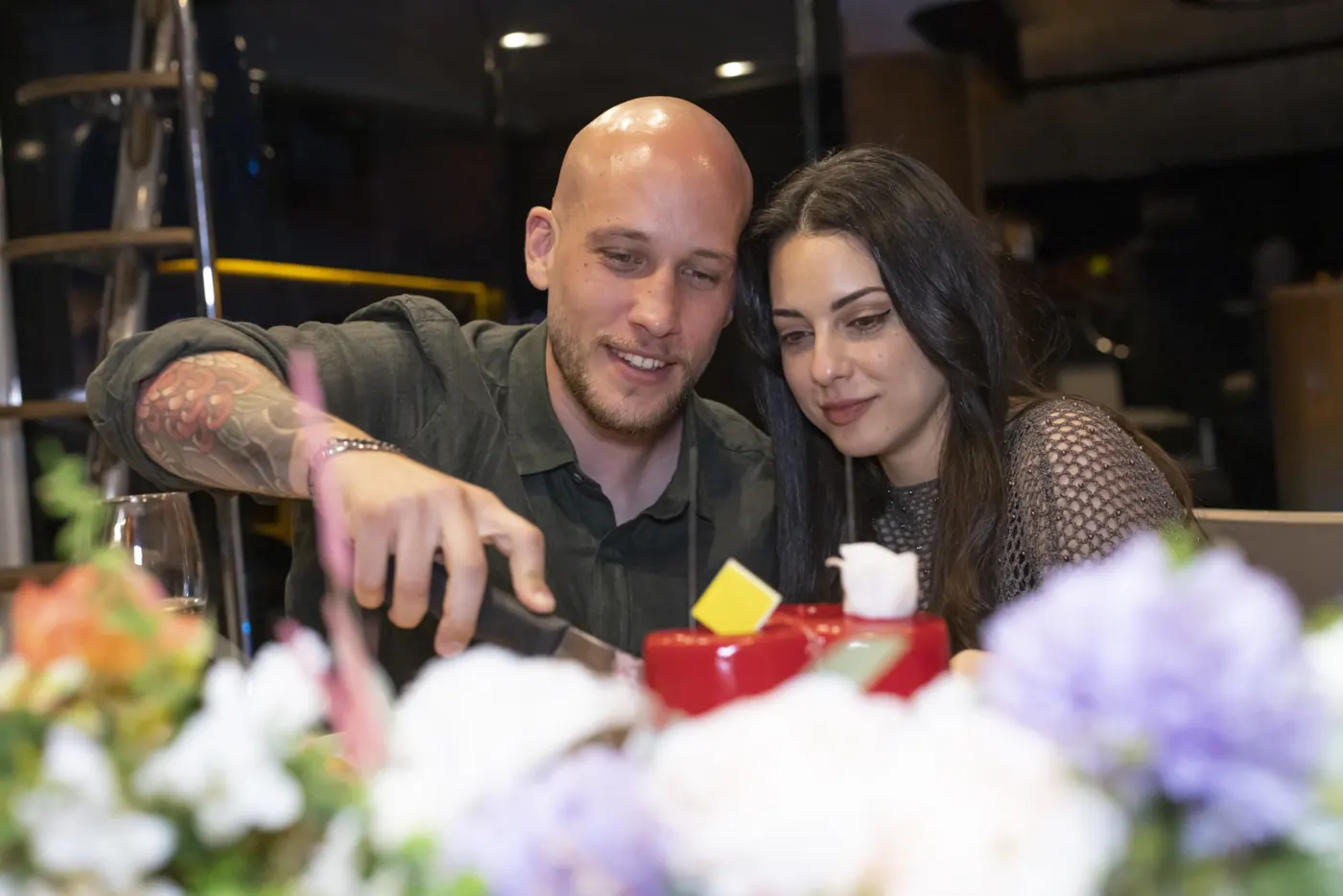 Cutting the birthday cake on the yacht